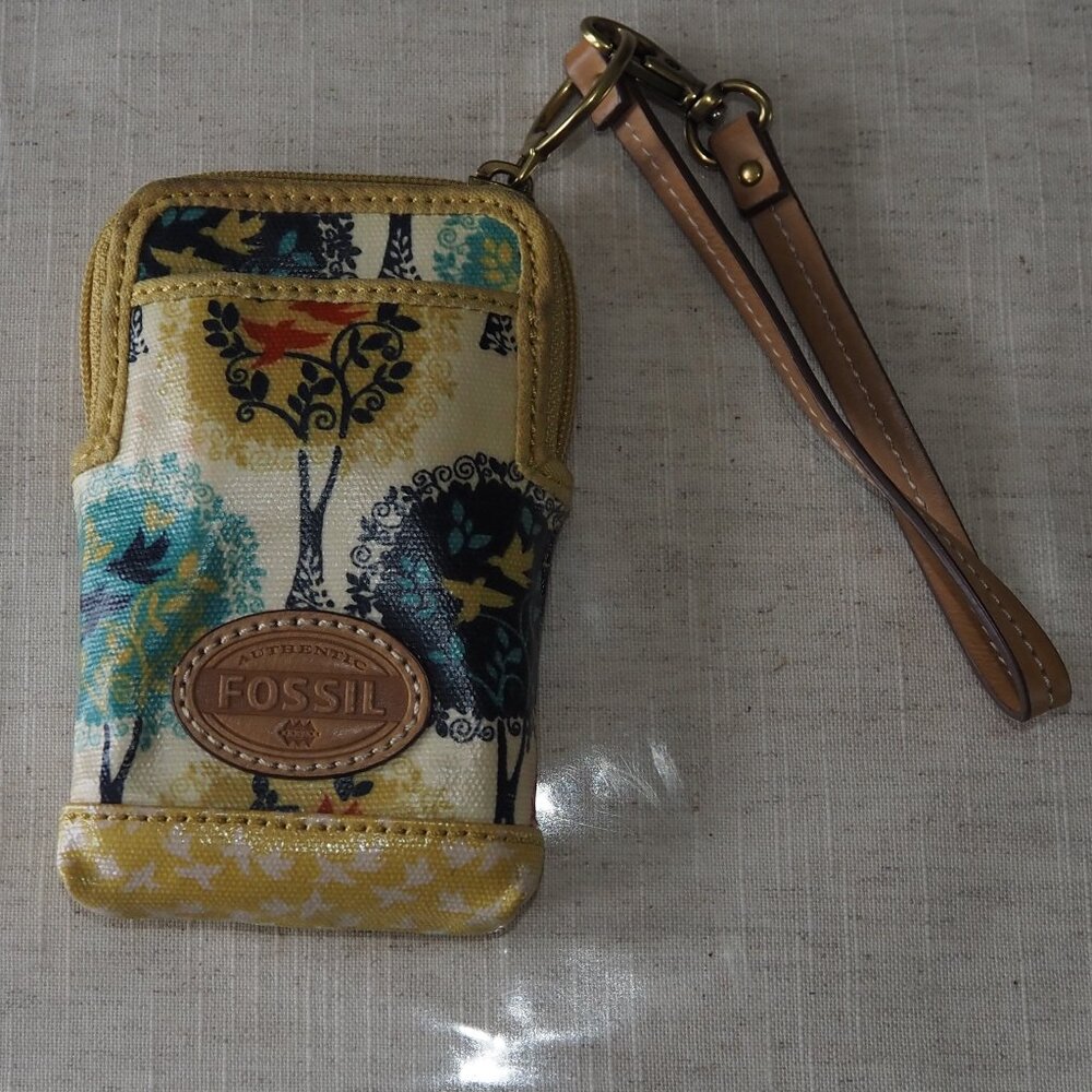 Fossil small wristlet